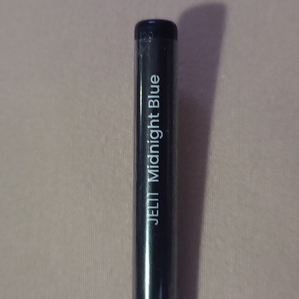 Eyeliner - Picture 3 of 3